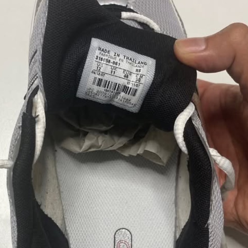 Nike Air Tri-D Run Men’s shoes size 12 silver and red with box like new - Picture 7 of 8